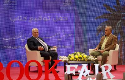 توقيع الكتاب الجديد للدكتور حسين الهنداوي  مظفر النواب في أعالي الشجن  وكتاب جديد للش