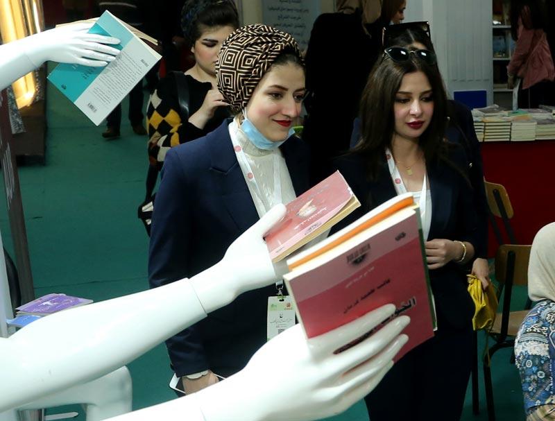 جناح خاص للدار العراقية للأزياء في معرض الكتاب