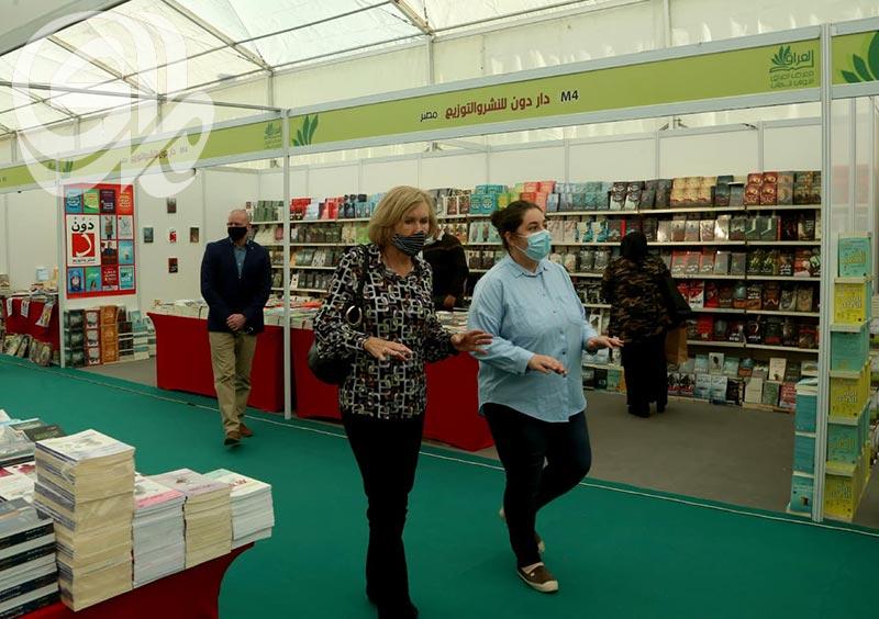 السفيرة الاسترالية في العراق تزور معرض الكتاب